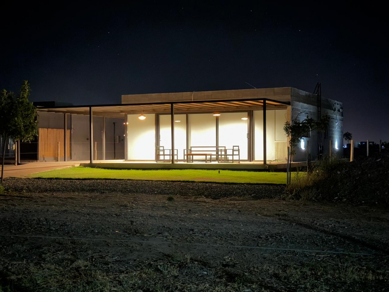 VENTA HERMOSA CASA DE DOS DORMITORIOS EN VILLA TENIS CLUB MARI MENUCO CON VISTA DIRECTA AL LAGO- NEUQUEN 