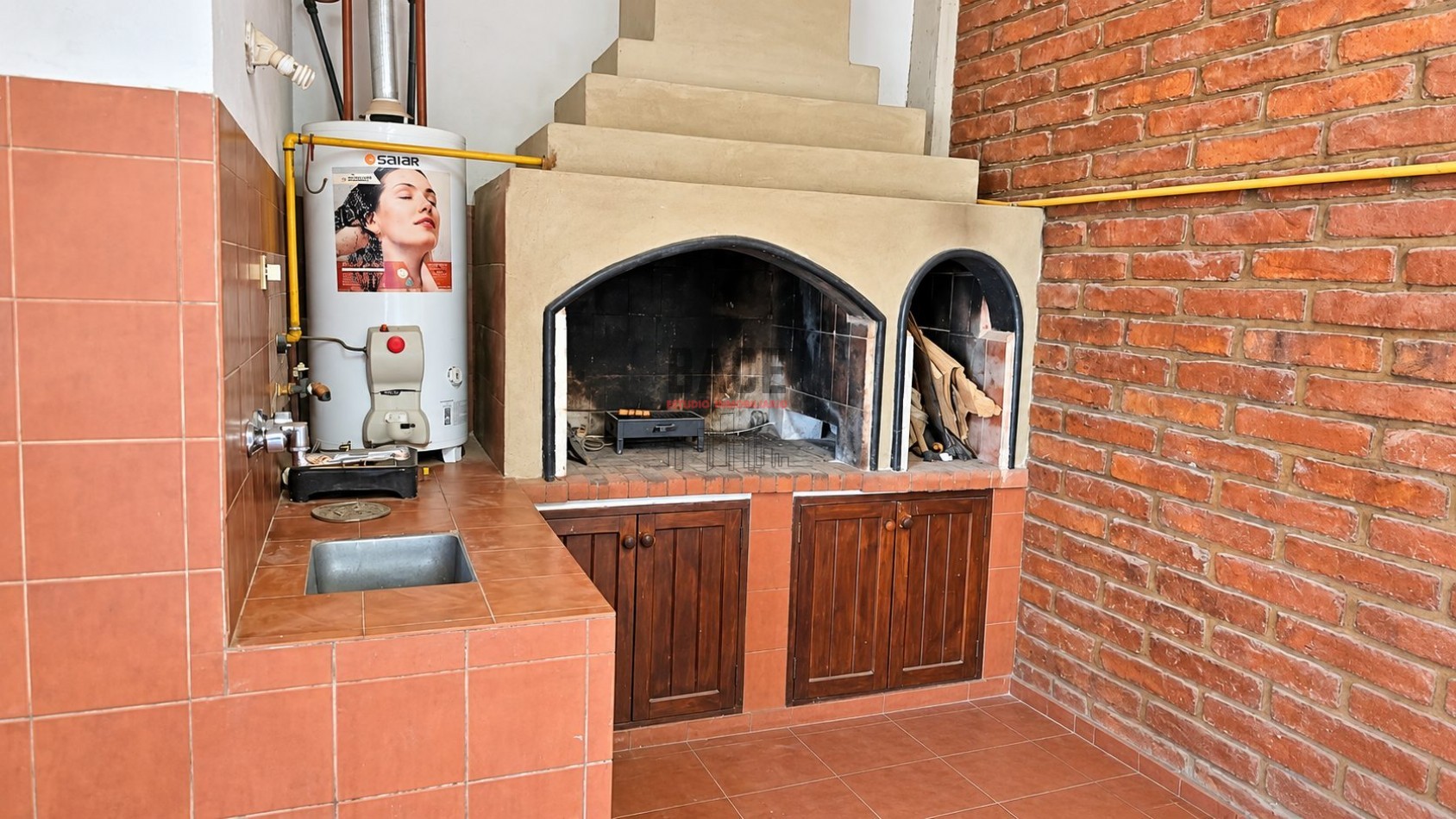 El Encanto Colonial Español Elevado a la Alta Gama Residencial en corazon del centro de Cipolletti!