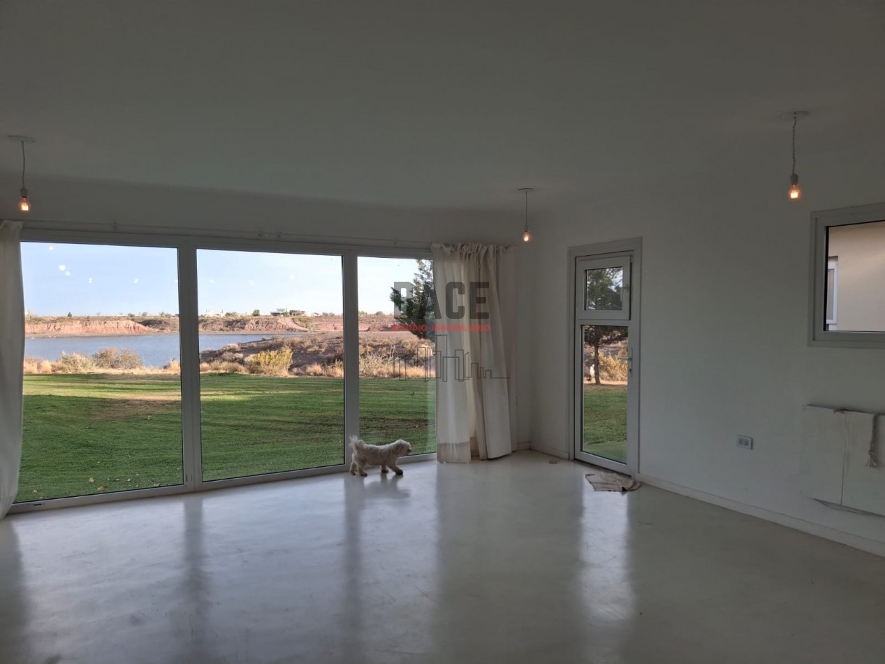 ESPECTACULAR OFERTA UNICA - CASA CON VISTA Y BAJADA AL LAGO MARI MENUCO - NEUQUEN 
