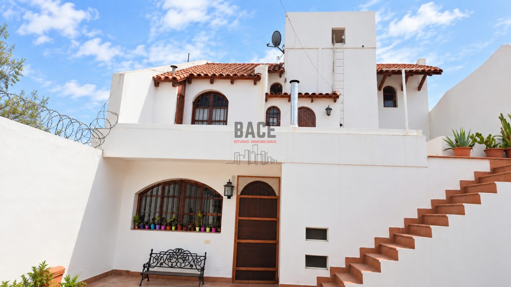 El Encanto Colonial Español Elevado a la Alta Gama Residencial en corazon del centro de Cipolletti!