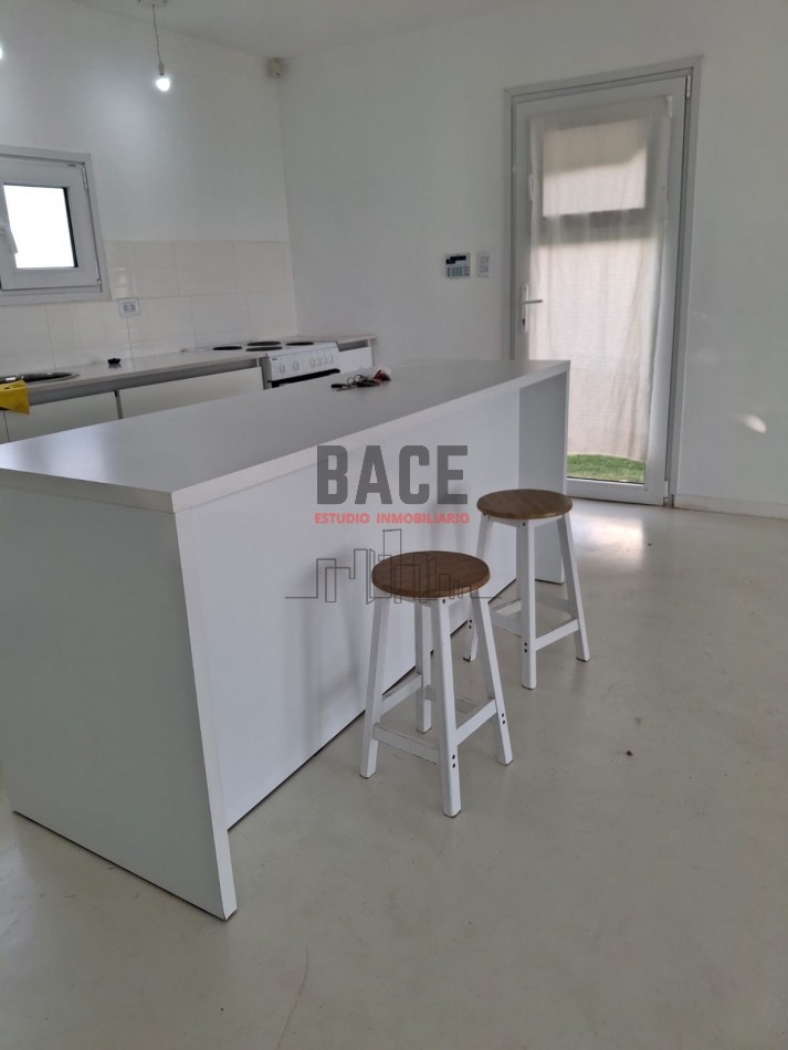 ESPECTACULAR OFERTA UNICA - CASA CON VISTA Y BAJADA AL LAGO MARI MENUCO - NEUQUEN 