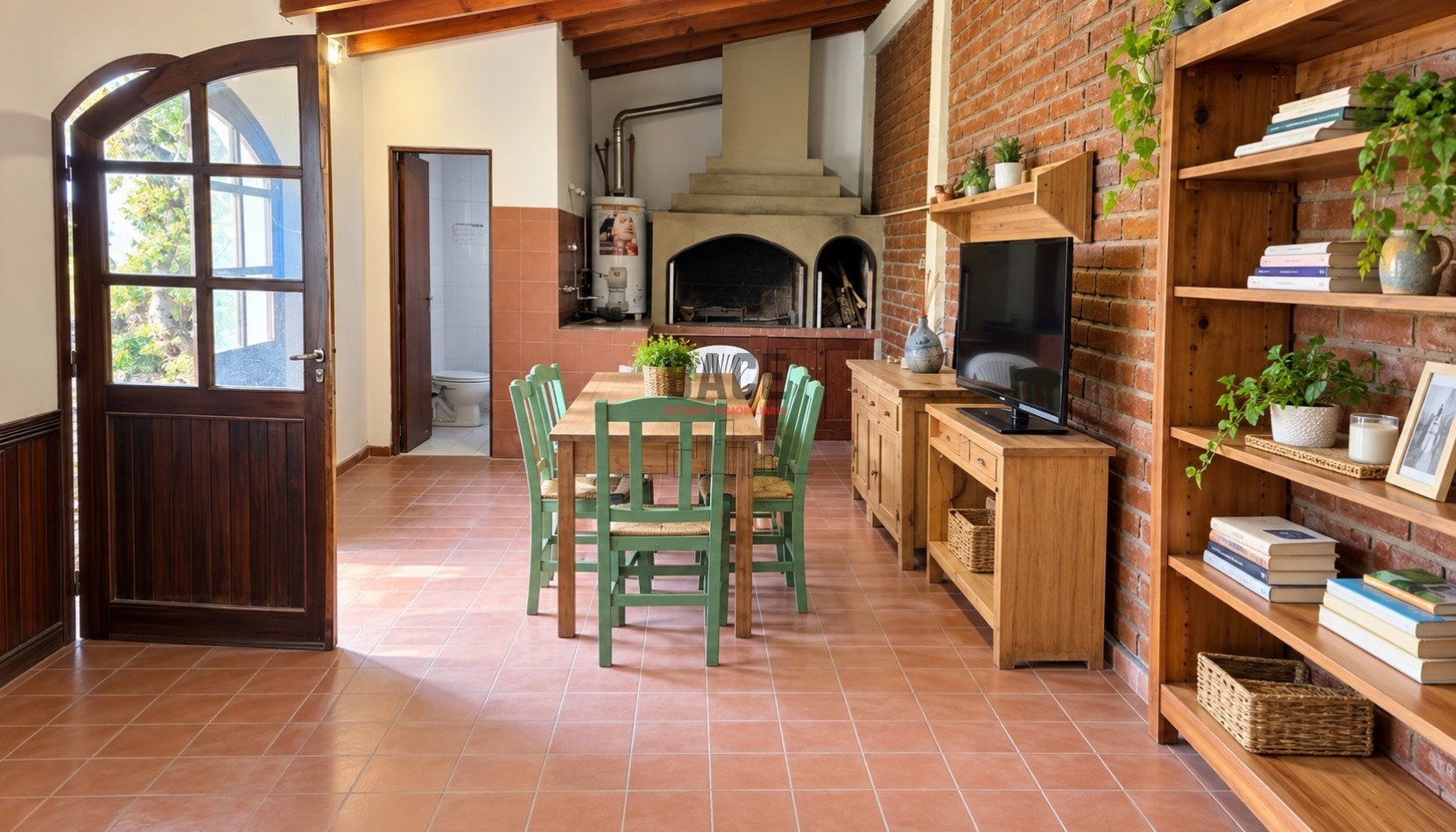 El Encanto Colonial Español Elevado a la Alta Gama Residencial en corazon del centro de Cipolletti!