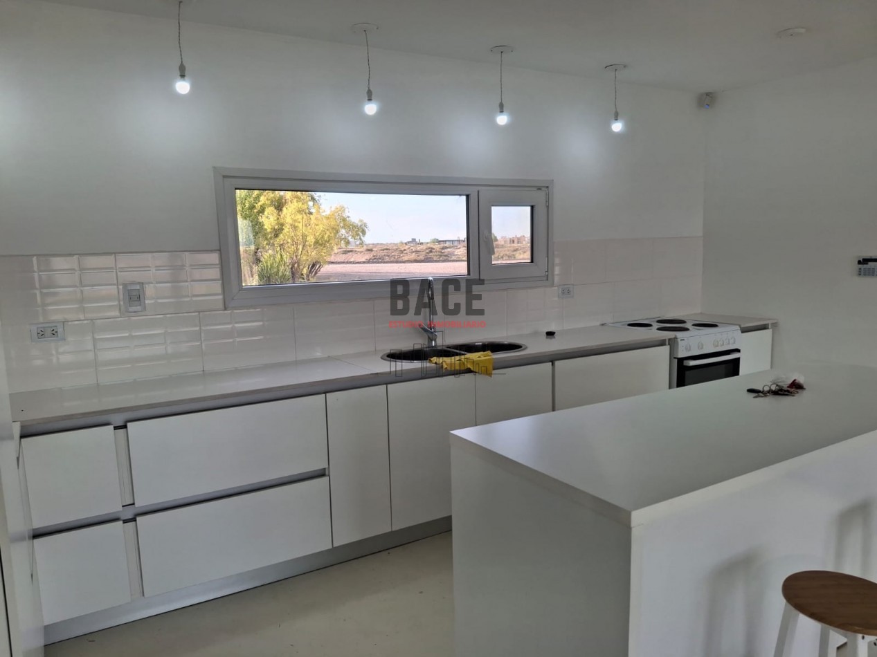 ESPECTACULAR OFERTA UNICA - CASA CON VISTA Y BAJADA AL LAGO MARI MENUCO - NEUQUEN 