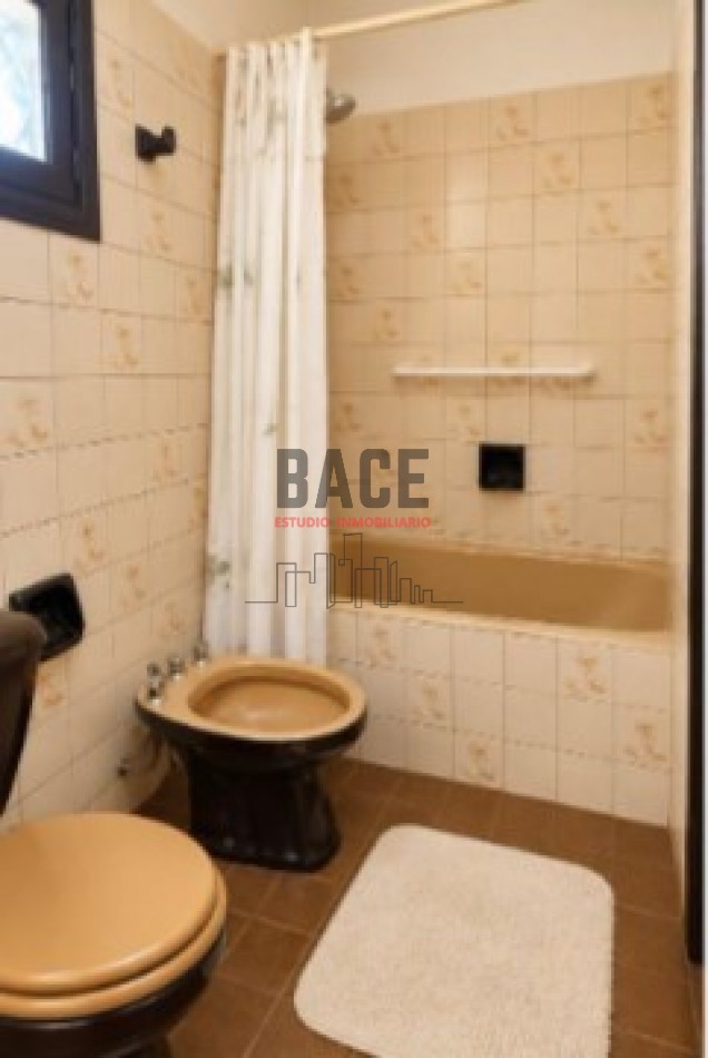 VENTA! Casa Tradicional en Excelente Ubicacion - Neuquen Capital.