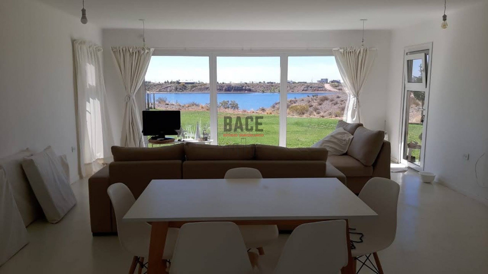 ESPECTACULAR OFERTA UNICA - CASA CON VISTA Y BAJADA AL LAGO MARI MENUCO - NEUQUEN 