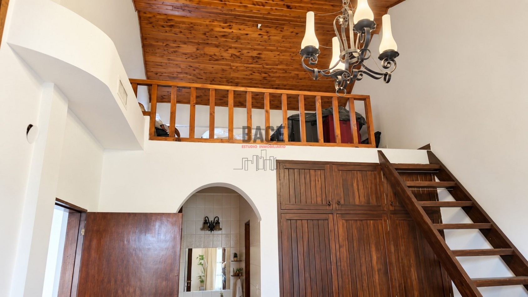 El Encanto Colonial Español Elevado a la Alta Gama Residencial en corazon del centro de Cipolletti!