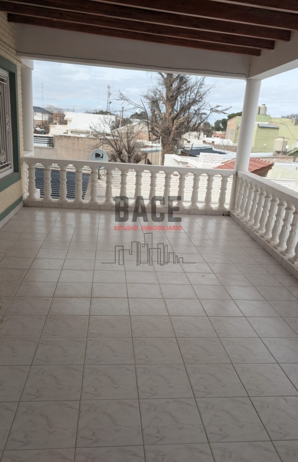 VENTA de Casa + Dpto Independiente con Pileta y Quincho en el Centro de Catriel!!!