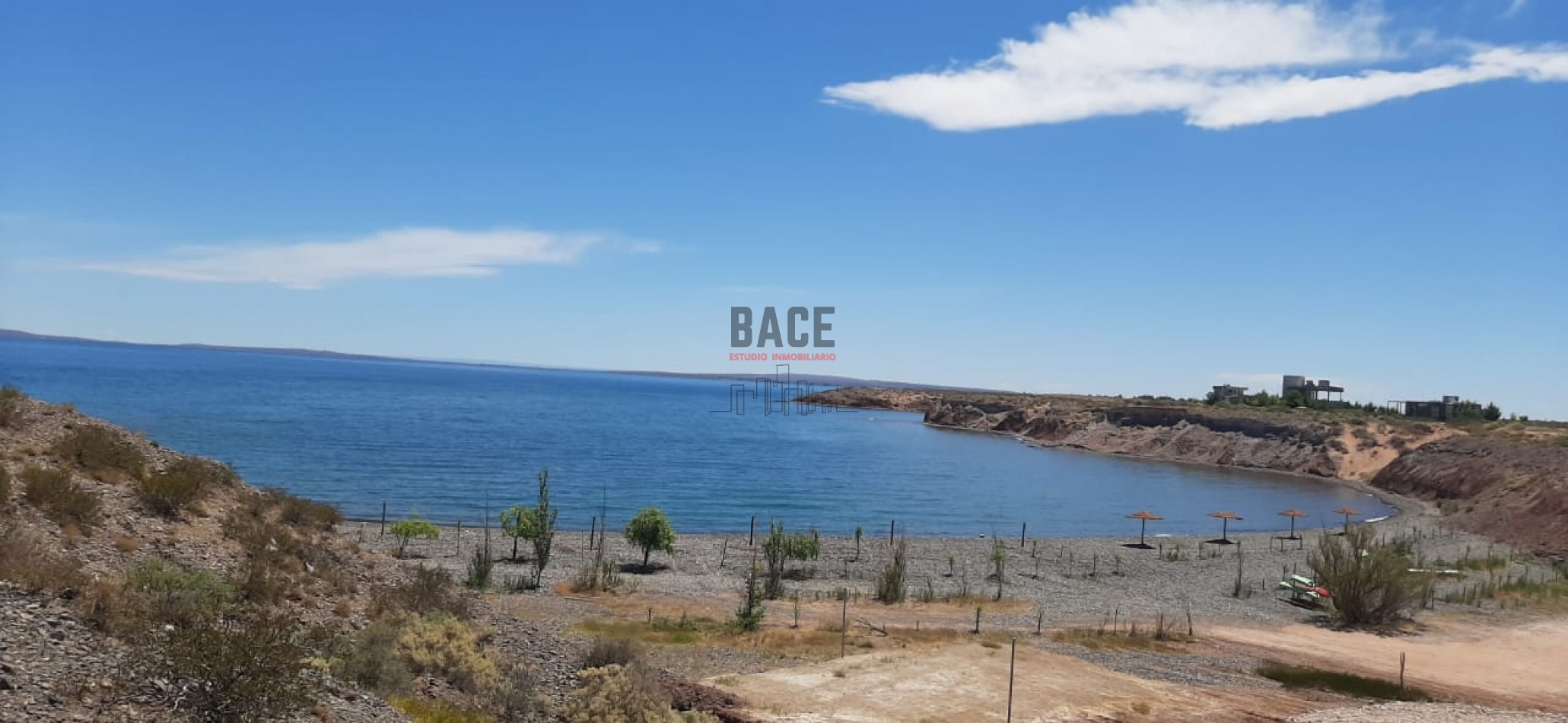 ESPECTACULAR OFERTA UNICA - CASA CON VISTA Y BAJADA AL LAGO MARI MENUCO - NEUQUEN 