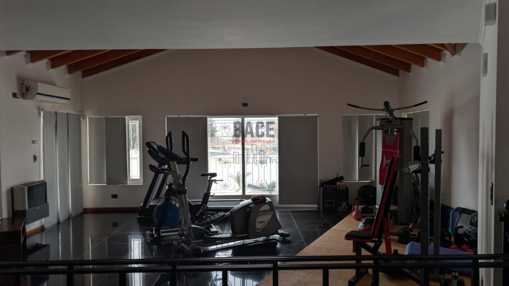 VENTA de Casa + Dpto Independiente con Pileta y Quincho en el Centro de Catriel!!!