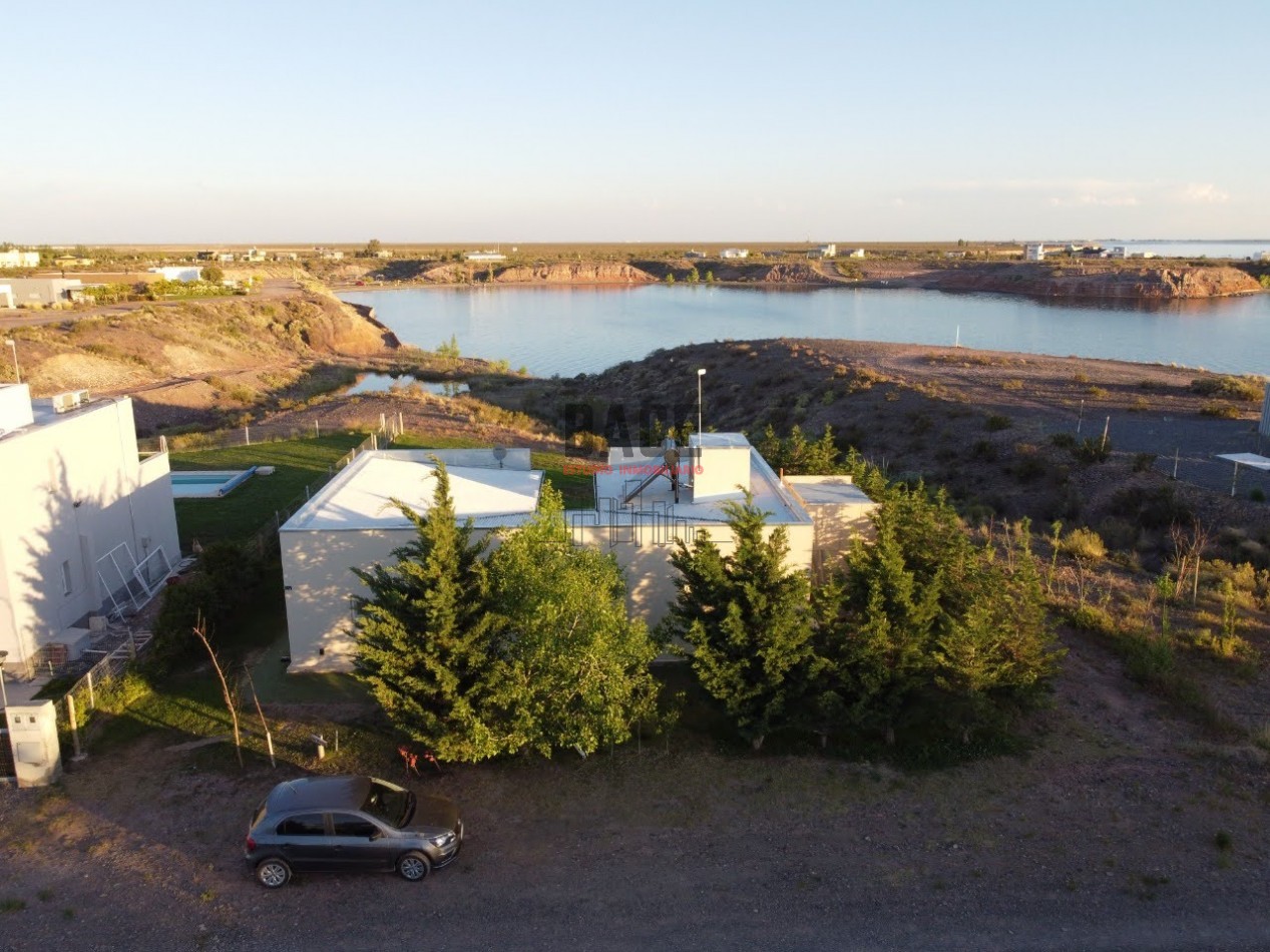 ESPECTACULAR OFERTA UNICA - CASA CON VISTA Y BAJADA AL LAGO MARI MENUCO - NEUQUEN 