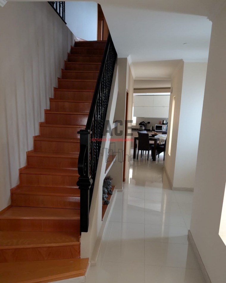 VENTA de Casa + Dpto Independiente con Pileta y Quincho en el Centro de Catriel!!!