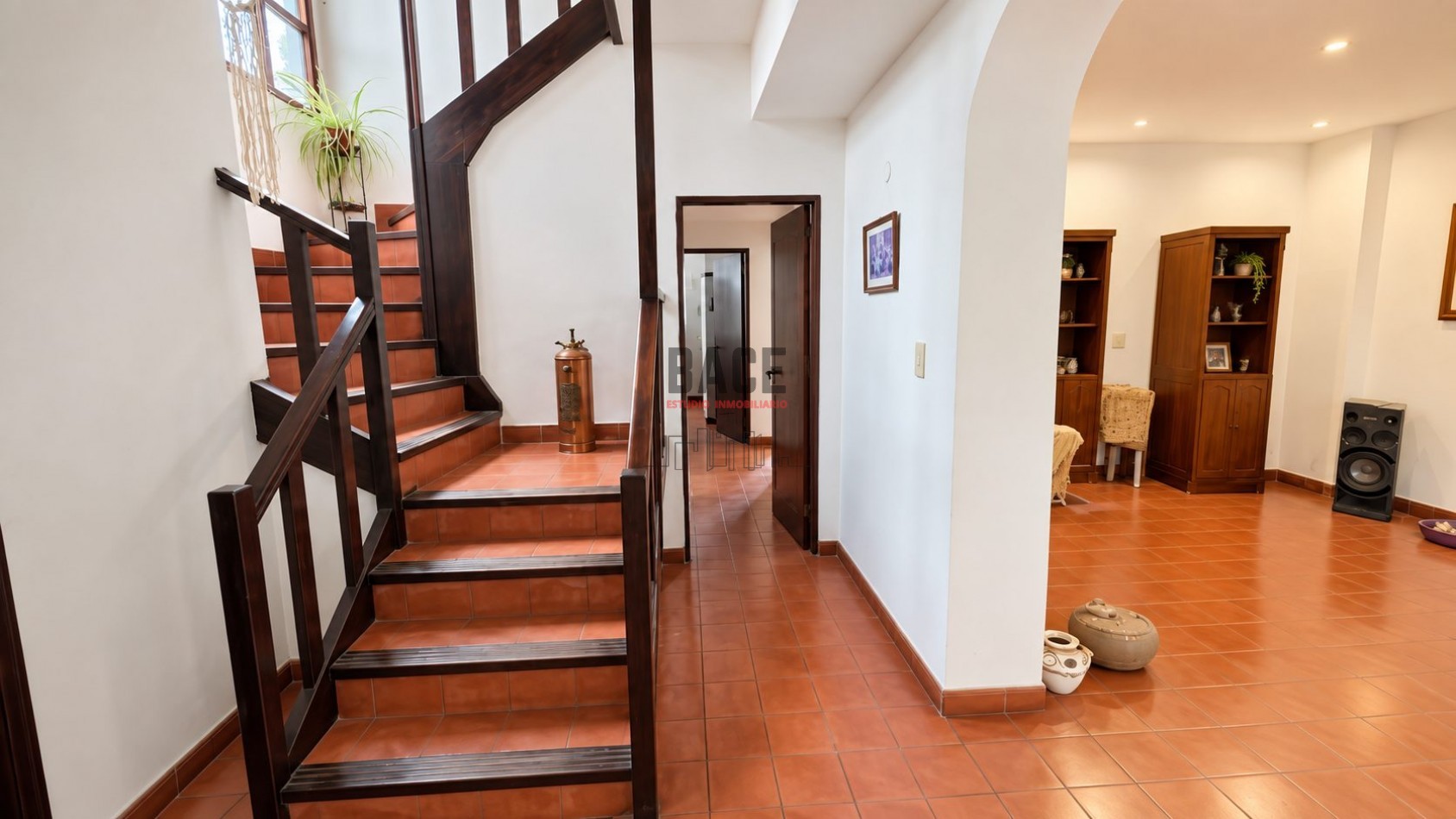 El Encanto Colonial Español Elevado a la Alta Gama Residencial en corazon del centro de Cipolletti!
