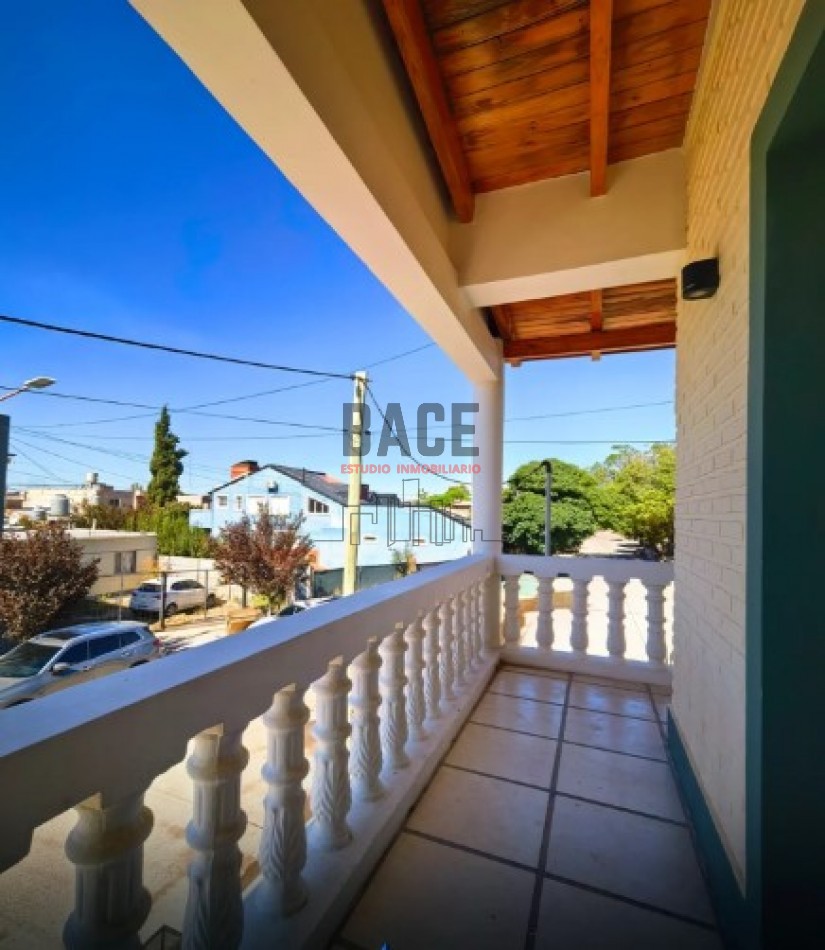 VENTA de Casa + Dpto Independiente con Pileta y Quincho en el Centro de Catriel!!!