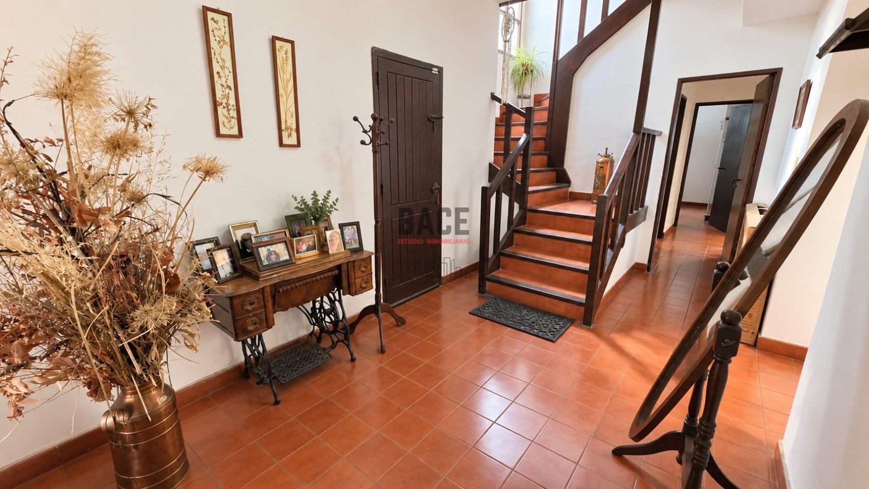 El Encanto Colonial Español Elevado a la Alta Gama Residencial en corazon del centro de Cipolletti!