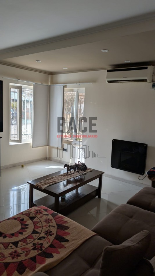 VENTA de Casa + Dpto Independiente con Pileta y Quincho en el Centro de Catriel!!!