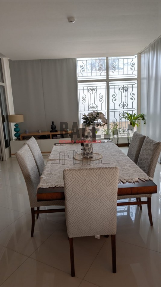 VENTA de Casa + Dpto Independiente con Pileta y Quincho en el Centro de Catriel!!!