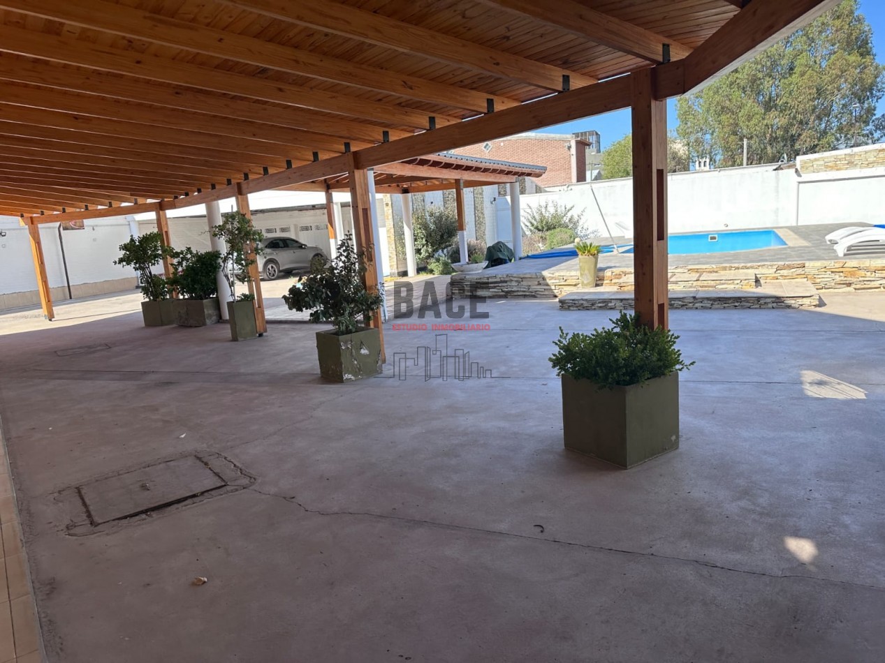 VENTA de Casa + Dpto Independiente con Pileta y Quincho en el Centro de Catriel!!!