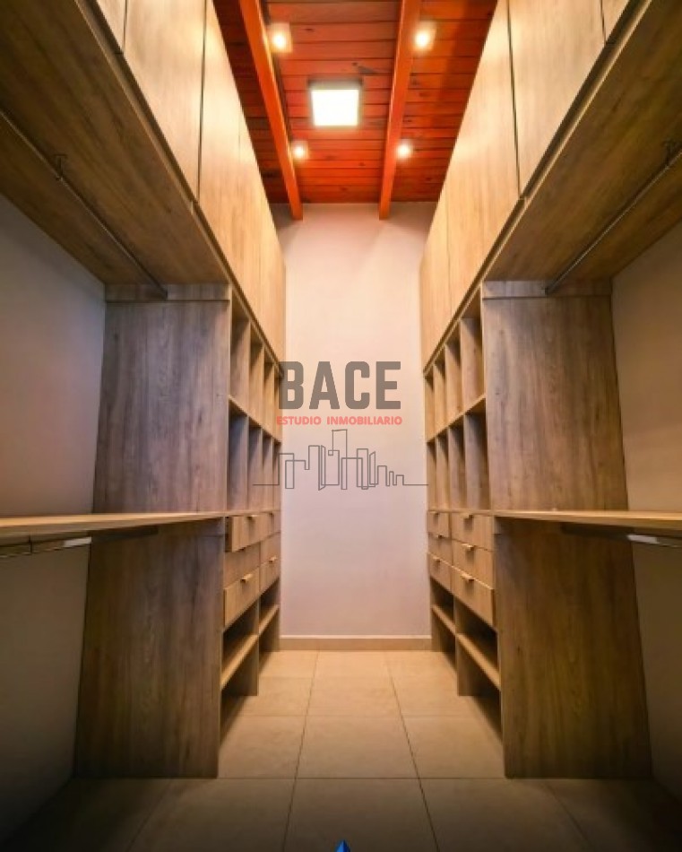VENTA de Casa + Dpto Independiente con Pileta y Quincho en el Centro de Catriel!!!