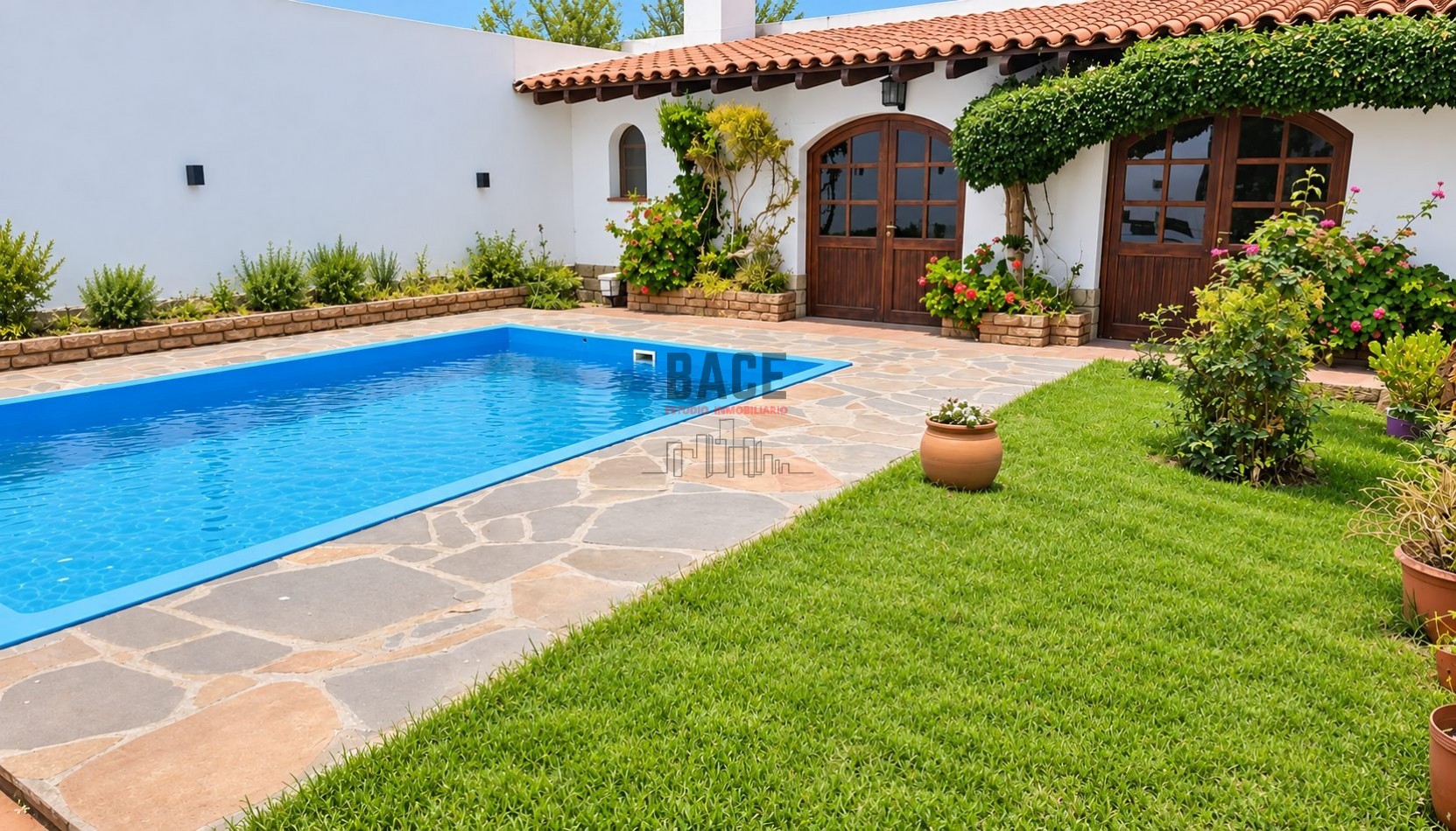 El Encanto Colonial Español Elevado a la Alta Gama Residencial en corazon del centro de Cipolletti!