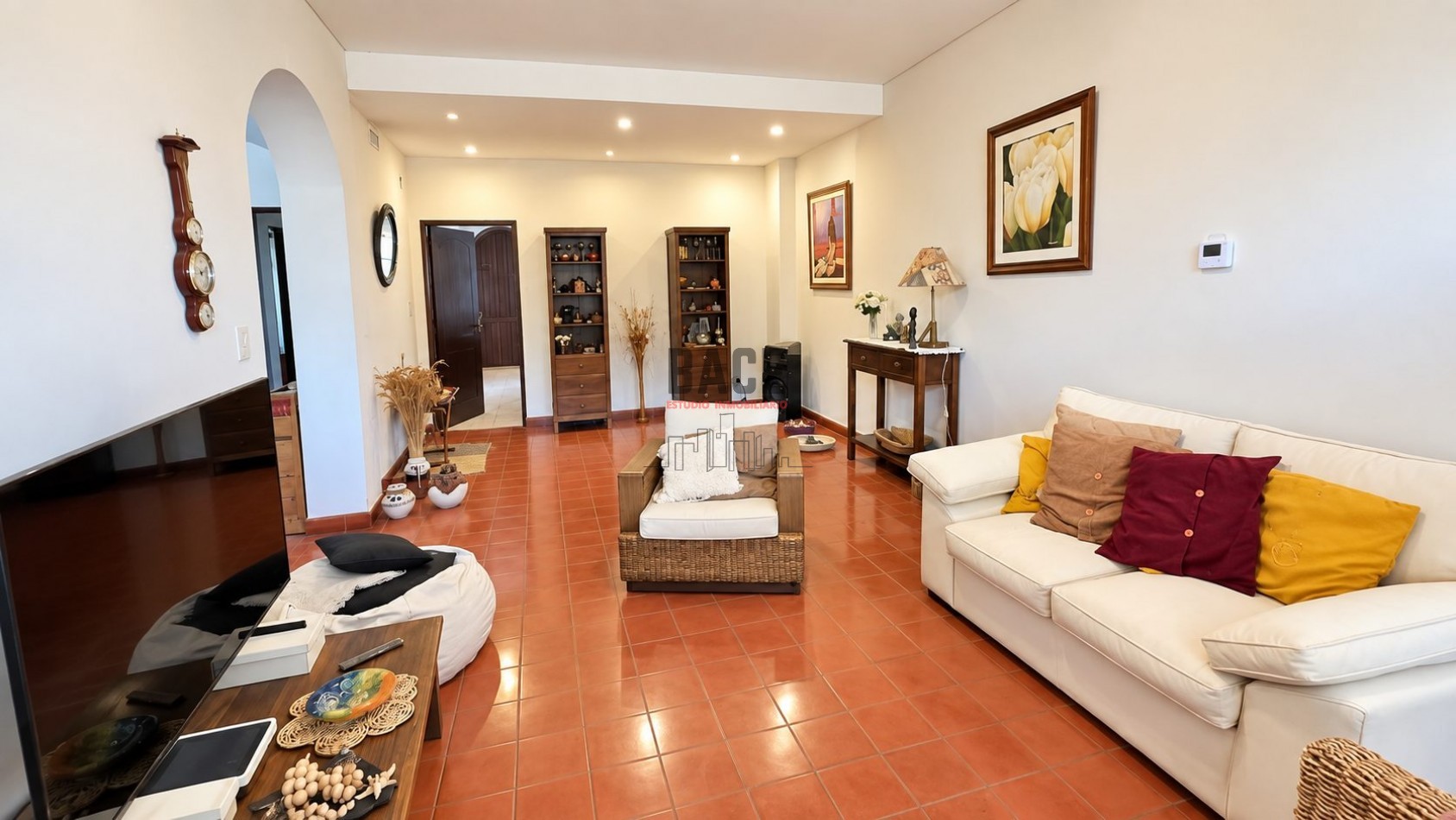 El Encanto Colonial Español Elevado a la Alta Gama Residencial en corazon del centro de Cipolletti!
